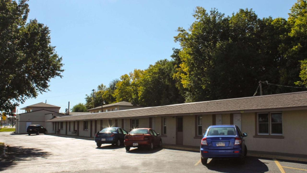 Golden Wheat Budget Host Inn Джънкшън Сити Екстериор снимка