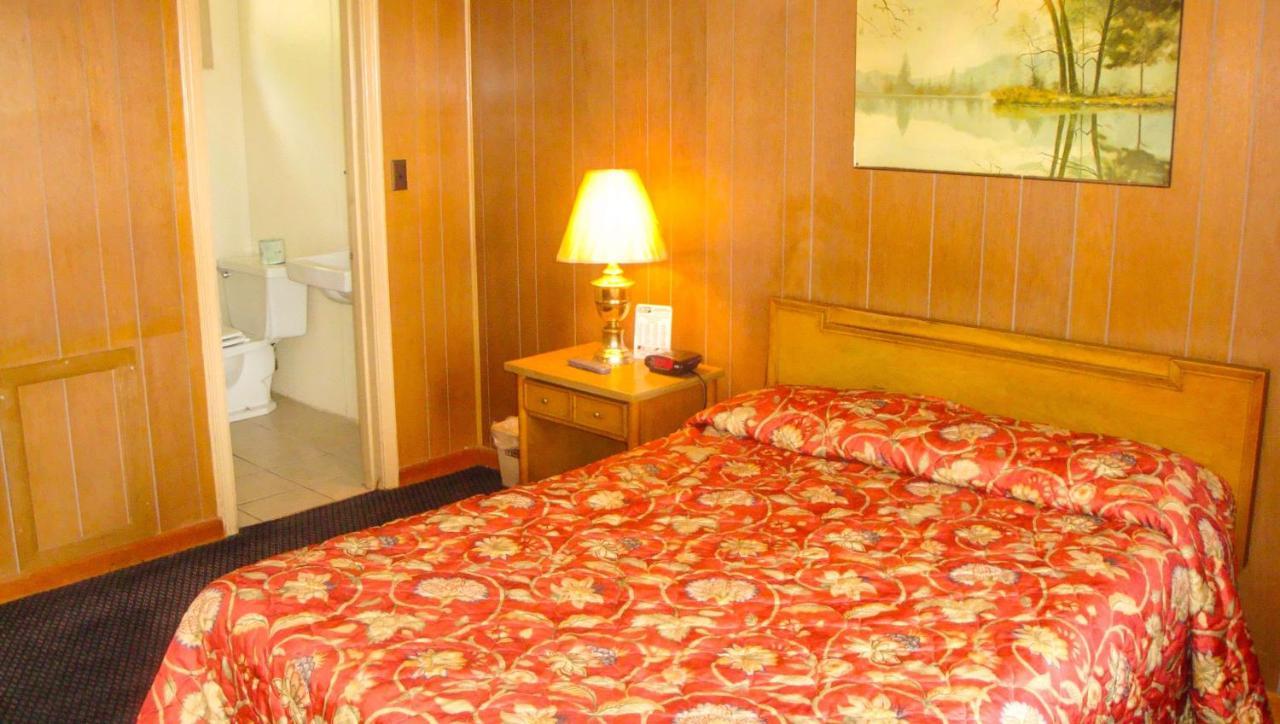 Golden Wheat Budget Host Inn Джънкшън Сити Екстериор снимка