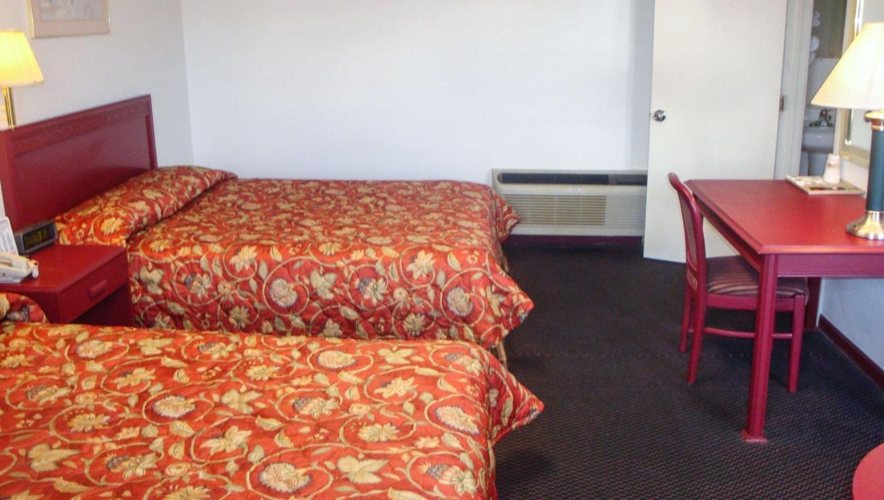 Golden Wheat Budget Host Inn Джънкшън Сити Екстериор снимка