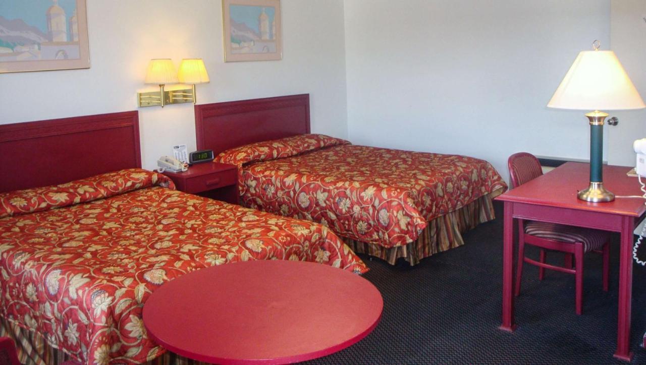 Golden Wheat Budget Host Inn Джънкшън Сити Екстериор снимка