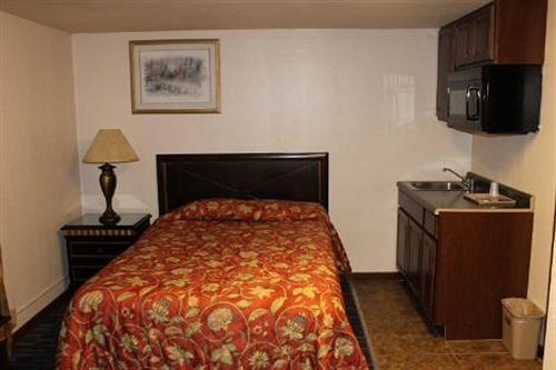 Golden Wheat Budget Host Inn Джънкшън Сити Екстериор снимка